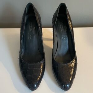 Donald J. Pliner black pumps